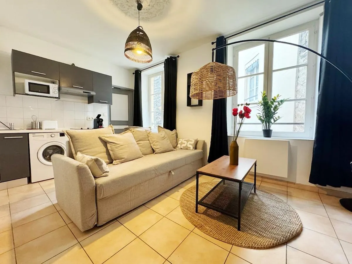 Suite Julius Lyon 0*,  Francia